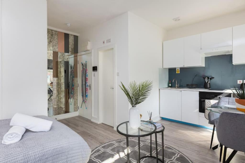 Studio Apt, 8 Min Walk From Tube 3 لندن المظهر الخارجي الصورة