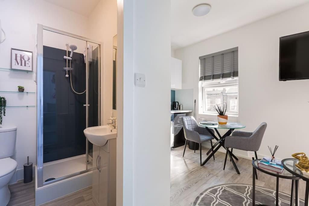 Studio Apt, 8 Min Walk From Tube 3 لندن المظهر الخارجي الصورة