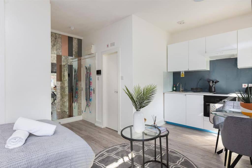 Studio Apt, 8 Min Walk From Tube 3 لندن المظهر الخارجي الصورة