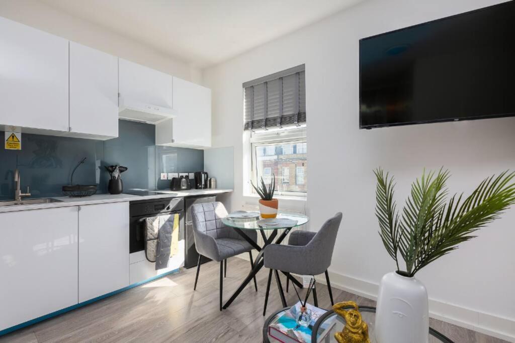 Studio Apt, 8 Min Walk From Tube 3 لندن المظهر الخارجي الصورة