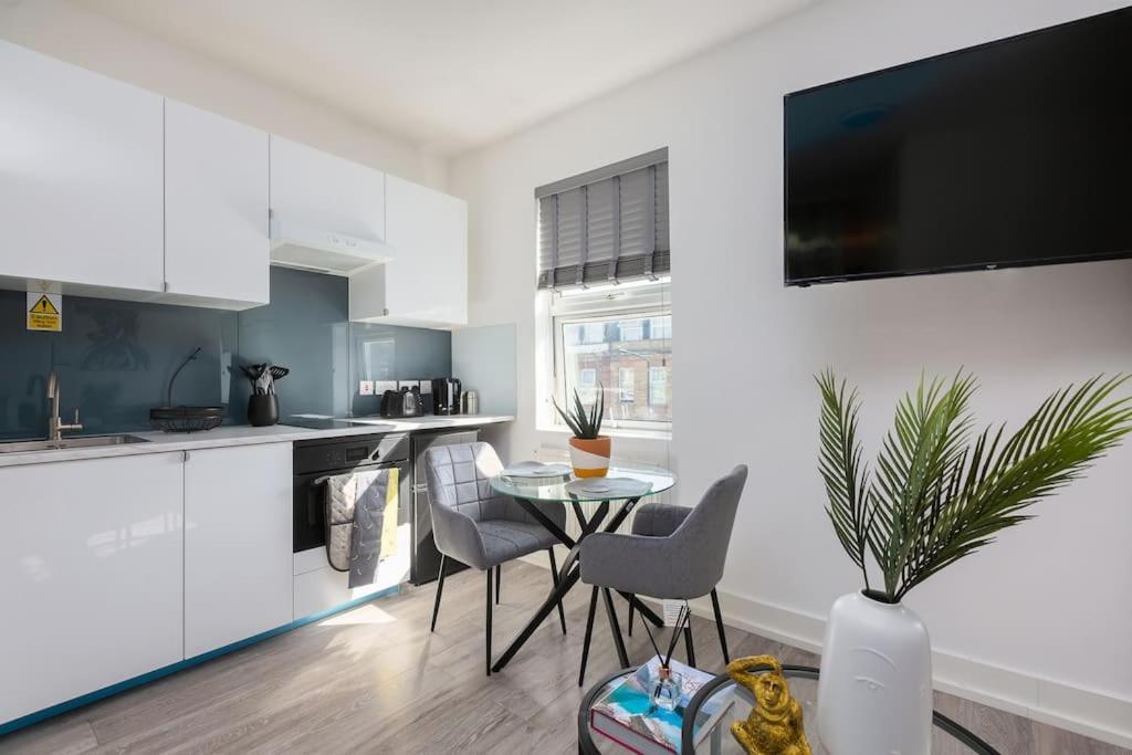 Studio Apt, 8 Min Walk From Tube 3 لندن المظهر الخارجي الصورة